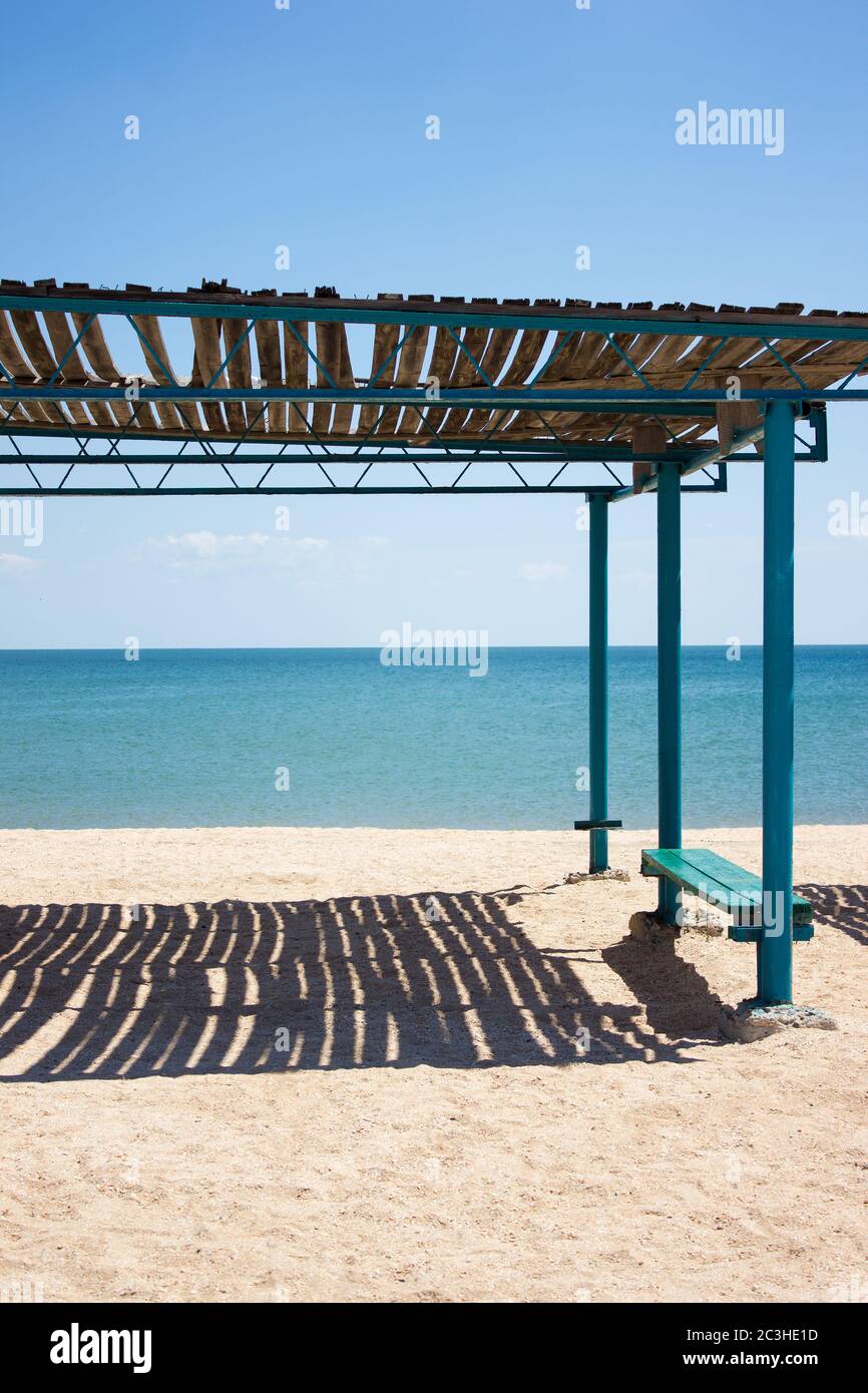 Mer eau de plage repos, paysage abri du soleil, nuages ciel Banque D'Images