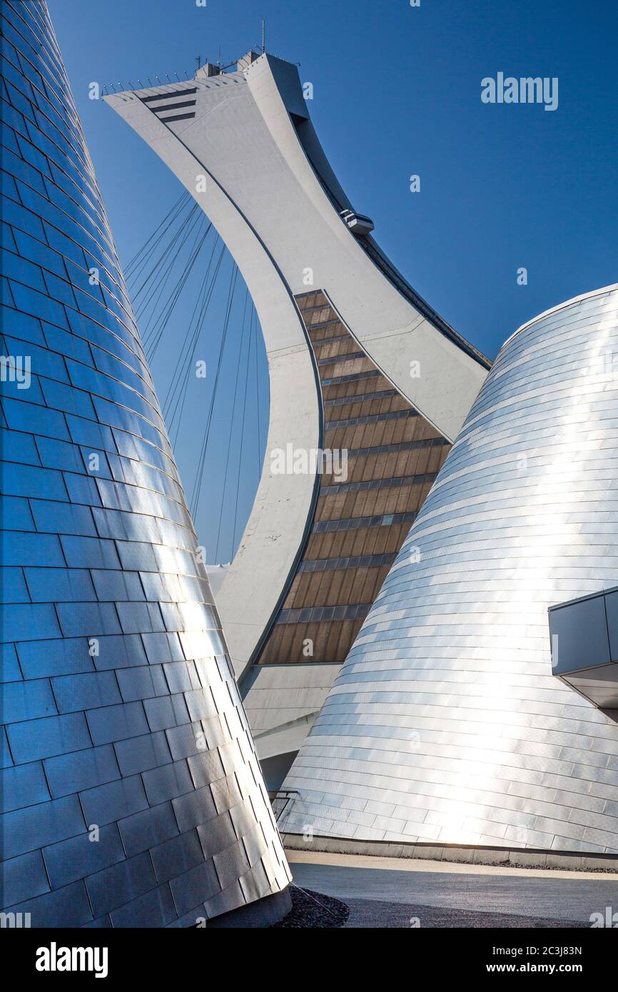 MONTRÉAL CANADA - SEPTEMBRE 05 2014 : un panorama cousu de l'emblématique Stade olympique de Montréal. Montréal a accueilli les Jeux olympiques d'été en 1976. Banque D'Images