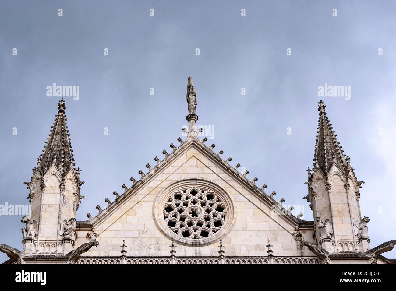 Détail de la façade de la cathédrale Saint-Pierre, Poitiers, Nouvelle-Aquitaine, France Banque D'Images