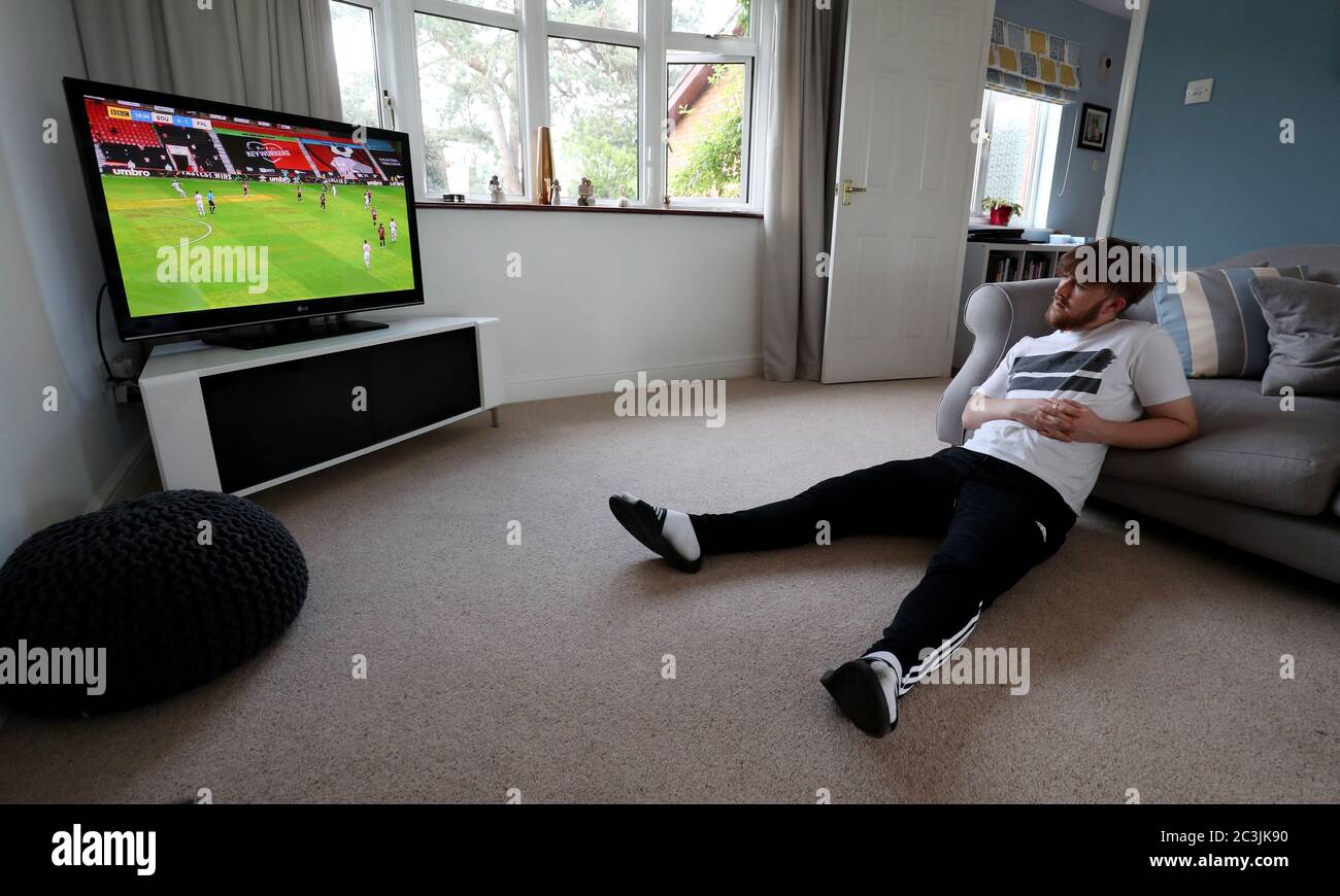 Jack Davies regarde le match BBC du match de la première ligue Day Live entre l'AFC Bournemouth et Crystal Palace. Banque D'Images