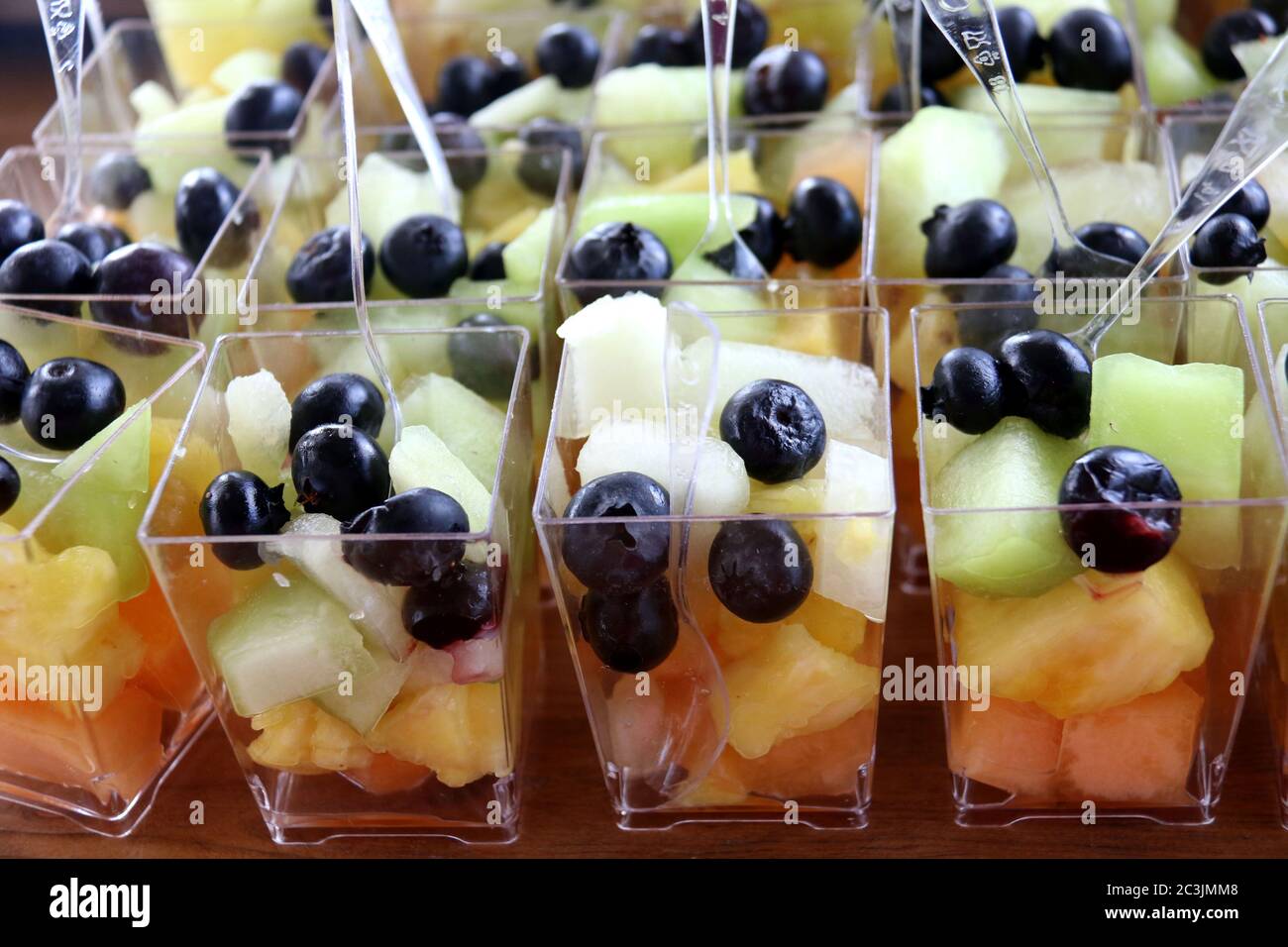 Coupe de fruits aux bleuets et au melon Banque D'Images