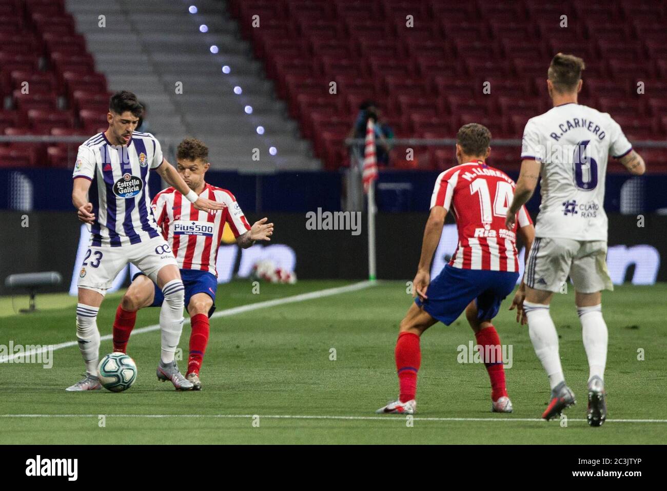 Madrid, Espagne. 20 juin 2020. WALDO RUBIO ET KIERAN TRIPPIER PENDANT LA MACTH ATLETICO DE MADRID CONTRE LE REAL VALLADOLID AU STADE WANDA METROPOLITANO. SAMEDI 20 JUIN 2020. Crédit : CORMON PRESS/Alay Live News Banque D'Images