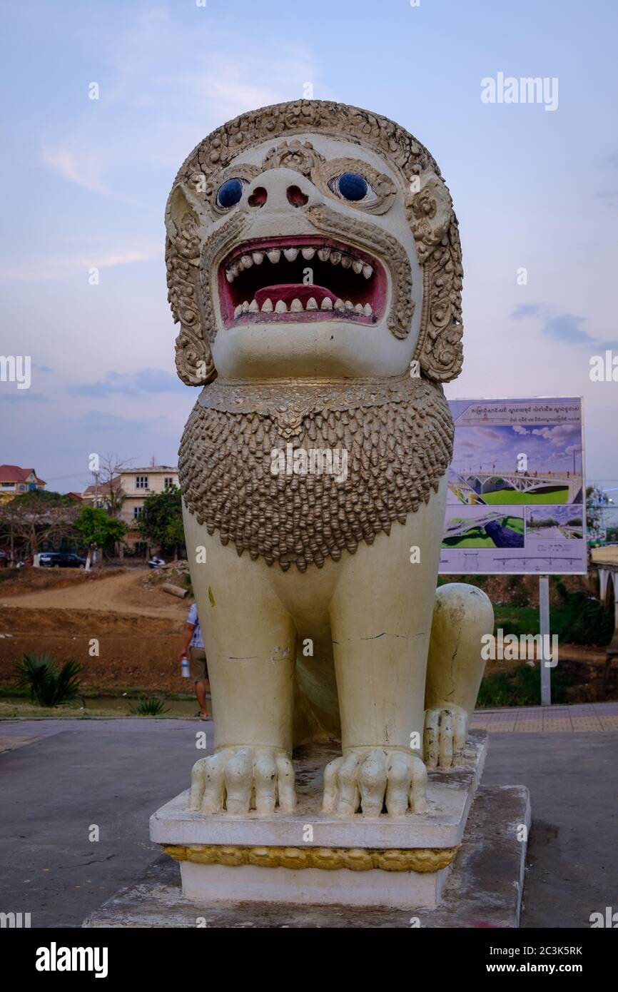 Statue du lion, Battambang, Cambodge Banque D'Images