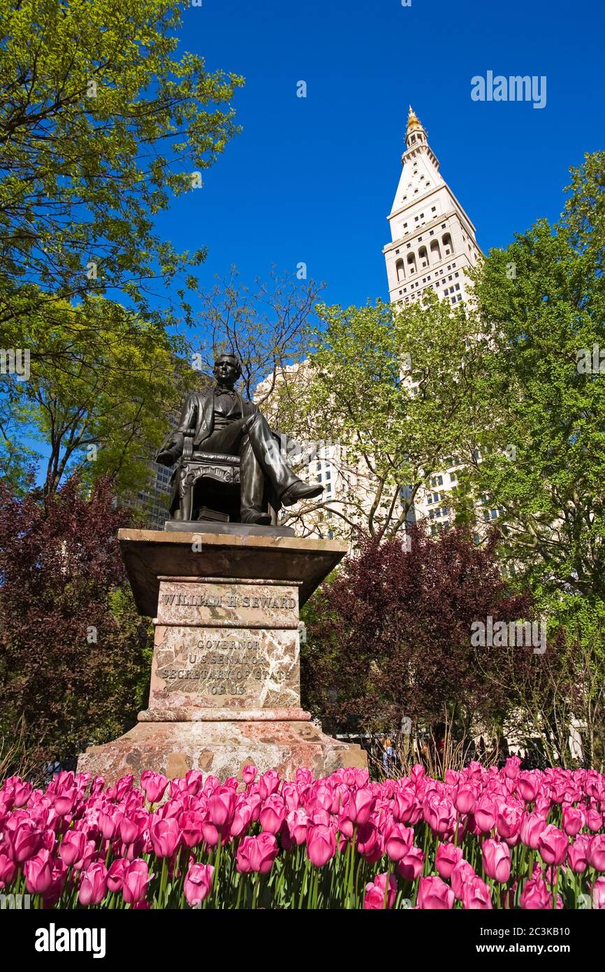 Statue de William H. Seward et tour Metropolitan Life, Madison Square, Midtown Manhattan, New York, New York, États-Unis Banque D'Images