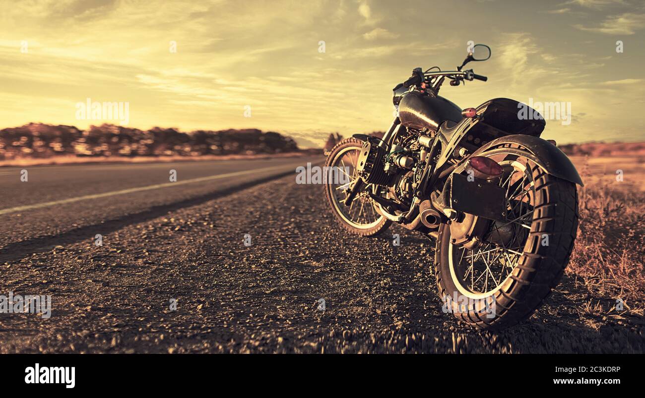 Liberté.moto sous le ciel Photo Stock - Alamy