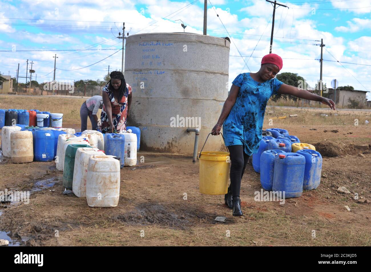 Les communautés rurales de Limpopo sont confrontées à une pénurie aiguë d'eau, malgré la présence de millions de personnes dans des projets de développement Banque D'Images