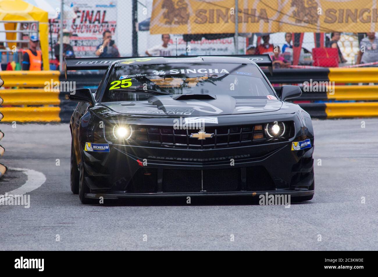 Bang Saen, Thaïlande - 28 novembre 2015 : la Camaro de Chevrolet de Tomas Enge en compétition au festival Super Class of Bang Saen Speed à Bang Saen, Cho Banque D'Images