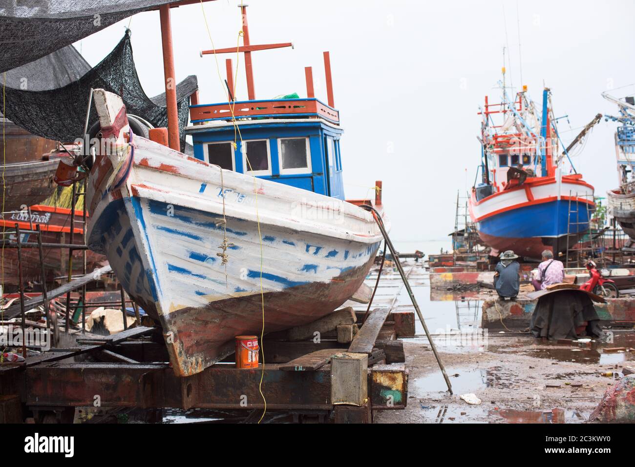 Naklua, Pattaya, Thaïlande - 26 juin 2015 : la Thaïlande est célèbre pour sa nourriture, et une vaste flotte de bateaux de pêche prend en mer chaque jour pour attraper fr Banque D'Images