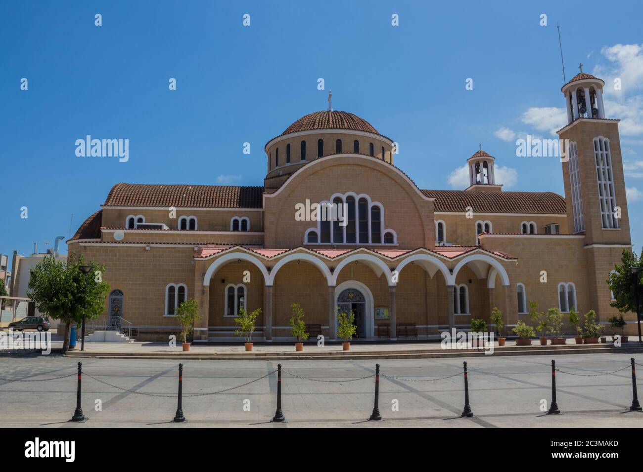 Cathédrale Saint George, Paralimni, Chypre. La ville traditionnelle de Paralimni est la plus grande ville du quartier libre de Famagusta Banque D'Images