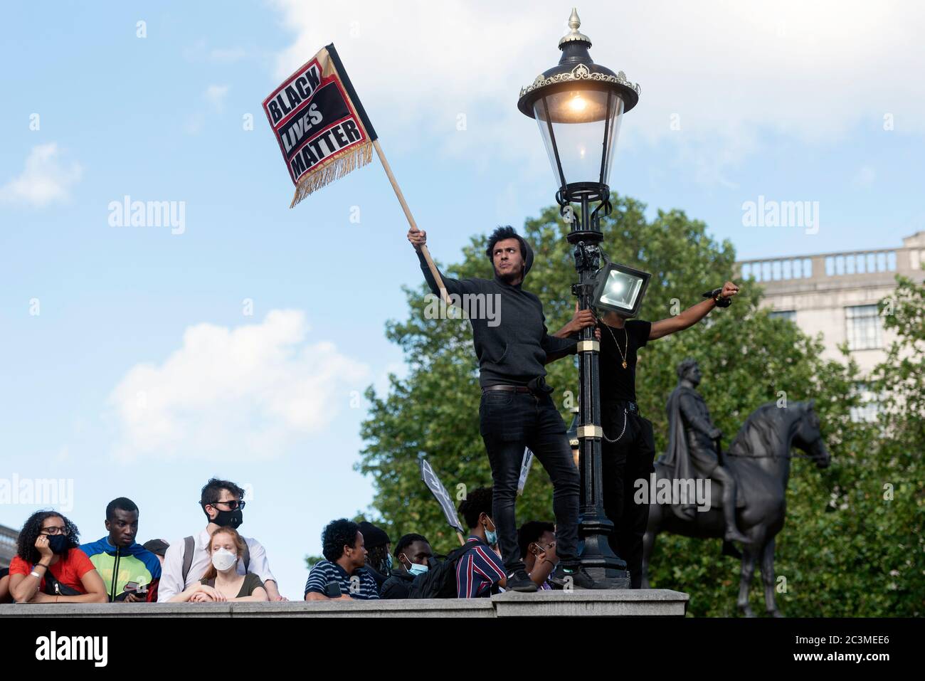 21 juin 2020. Londres, Royaume-Uni. Les manifestants participent à une manifestation organisée par le groupe Black Lives Matter pour l'américain George Floyd à Londres, en Grande-Bretagne, le 20 juin 2020. Il est mort alors qu'il était arrêté par la police américaine Derek Chauvin et a provoqué des troubles civils dans certaines villes américaines. Photo de Ray Tang/Ray Tang Media Banque D'Images