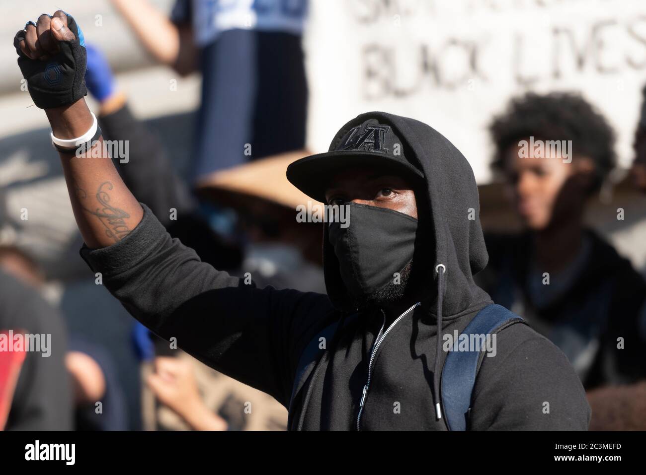 21 juin 2020. Londres, Royaume-Uni. Les manifestants participent à une manifestation organisée par le groupe Black Lives Matter pour l'américain George Floyd à Londres, en Grande-Bretagne, le 20 juin 2020. Il est mort alors qu'il était arrêté par la police américaine Derek Chauvin et a provoqué des troubles civils dans certaines villes américaines. Photo de Ray Tang/Ray Tang Media Banque D'Images