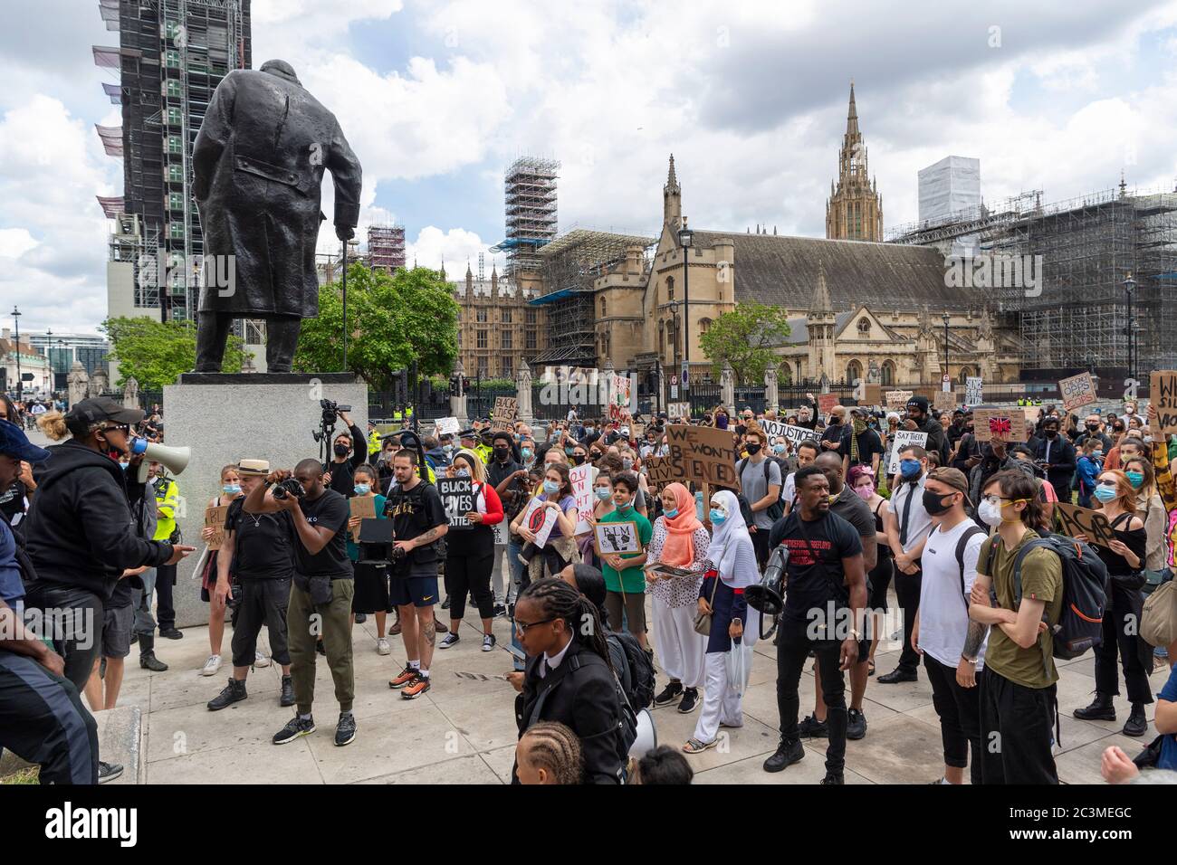 21 juin 2020. Londres, Royaume-Uni. Les manifestants participent à une manifestation organisée par le groupe Black Lives Matter pour l'américain George Floyd à Londres, en Grande-Bretagne, le 20 juin 2020. Il est mort alors qu'il était arrêté par la police américaine Derek Chauvin et a provoqué des troubles civils dans certaines villes américaines. Photo de Ray Tang/Ray Tang Media Banque D'Images