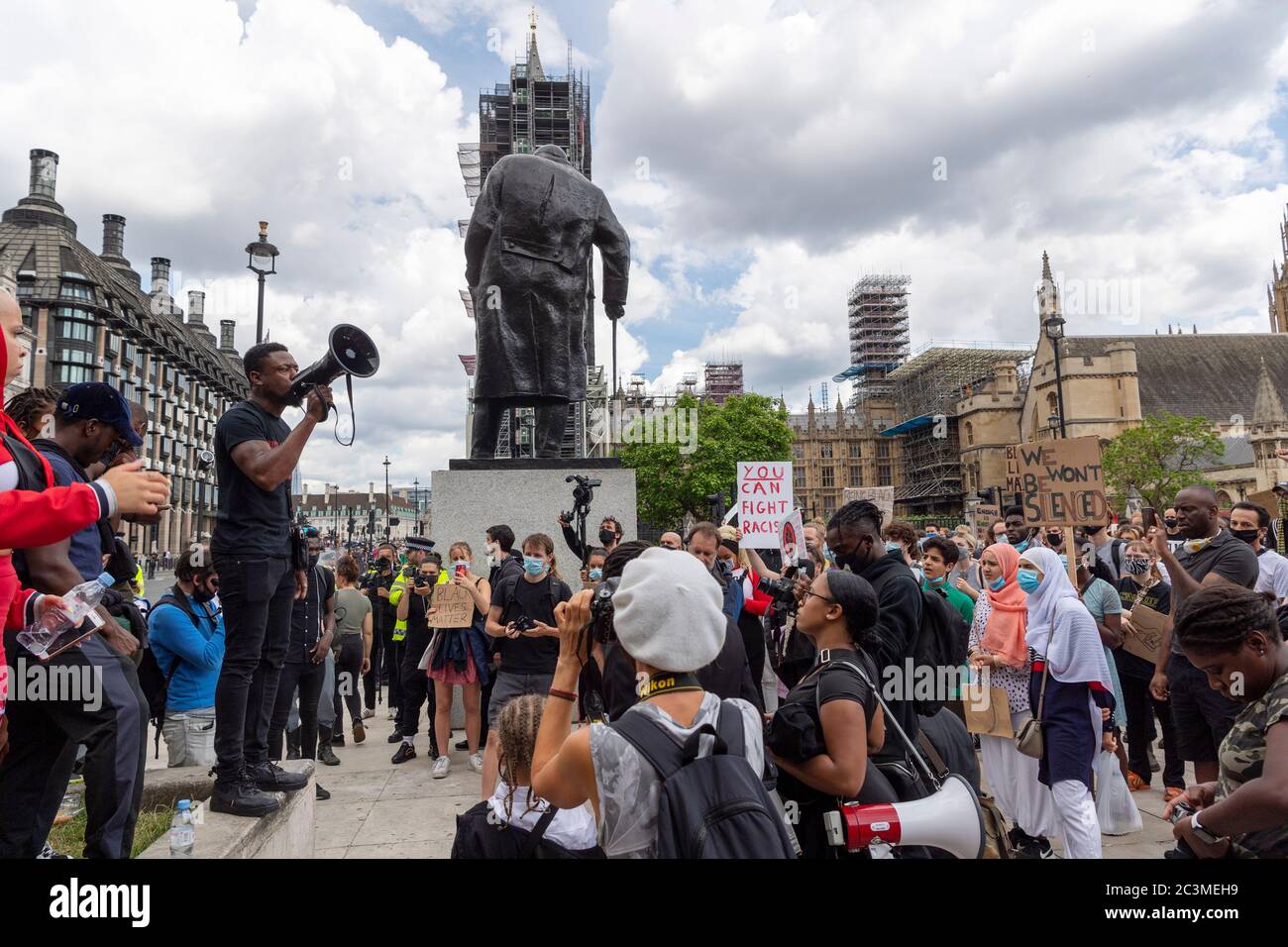 21 juin 2020. Londres, Royaume-Uni. Les manifestants participent à une manifestation organisée par le groupe Black Lives Matter pour l'américain George Floyd à Londres, en Grande-Bretagne, le 20 juin 2020. Il est mort alors qu'il était arrêté par la police américaine Derek Chauvin et a provoqué des troubles civils dans certaines villes américaines. Photo de Ray Tang/Ray Tang Media Banque D'Images