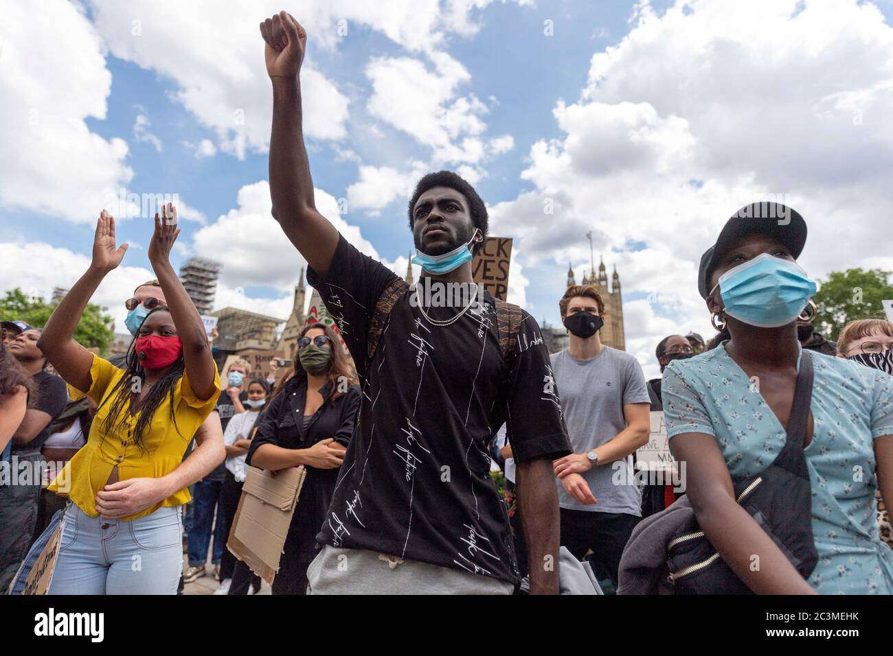 21 juin 2020. Londres, Royaume-Uni. Les manifestants participent à une manifestation organisée par le groupe Black Lives Matter pour l'américain George Floyd à Londres, en Grande-Bretagne, le 20 juin 2020. Il est mort alors qu'il était arrêté par la police américaine Derek Chauvin et a provoqué des troubles civils dans certaines villes américaines. Photo de Ray Tang/Ray Tang Media Banque D'Images
