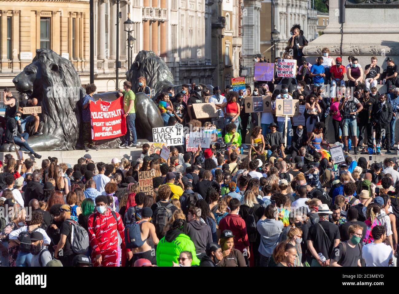 21 juin 2020. Londres, Royaume-Uni. Les manifestants participent à une manifestation organisée par le groupe Black Lives Matter pour l'américain George Floyd à Londres, en Grande-Bretagne, le 20 juin 2020. Il est mort alors qu'il était arrêté par la police américaine Derek Chauvin et a provoqué des troubles civils dans certaines villes américaines. Photo de Ray Tang/Ray Tang Media Banque D'Images