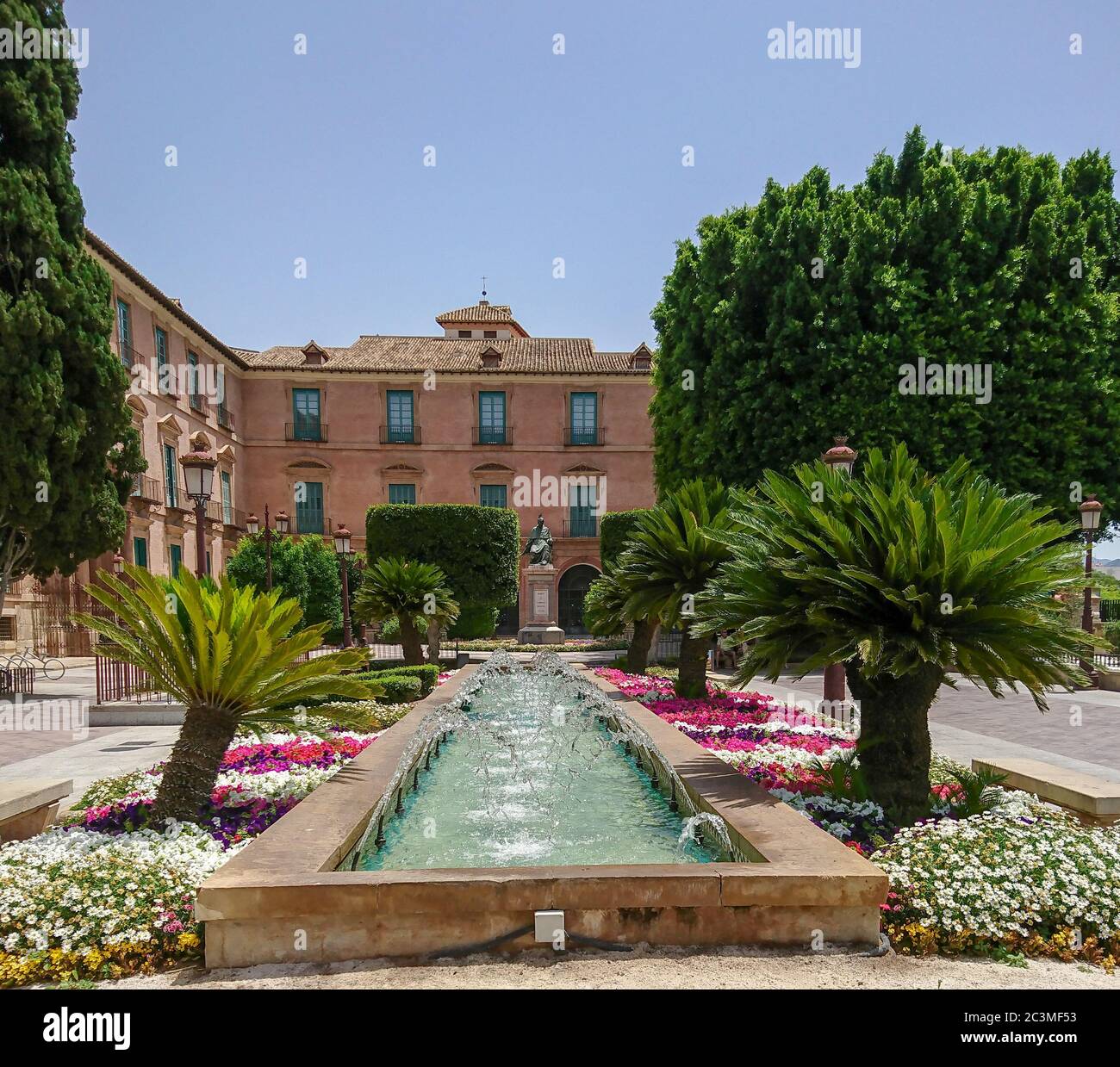 Hôtel de ville de Murcia Espagne et ses fleurs Banque D'Images
