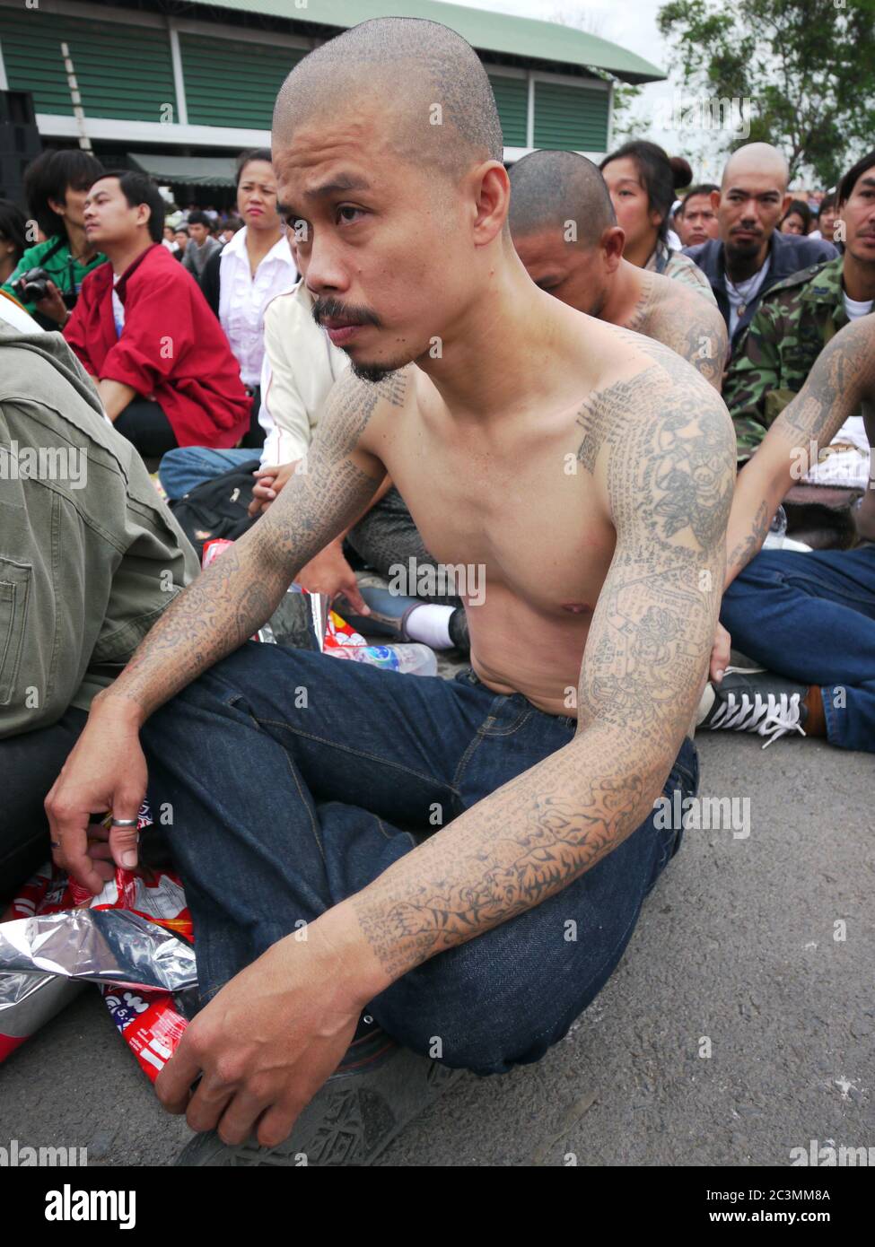 NAKHON CHAISI - MARS 19: Participant au festival de tatouage à Wat Bang Phra le 19 mars 2011 à Nakhon Chaisi, Thaïlande. Banque D'Images