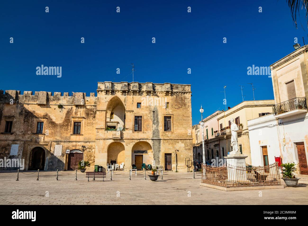 22 août 2019 - Cavallino, Lecce, Puglia, Salento, Italie - le château, ou palais ducal, du Castromediano Lymburgh, avec des remparts et des bastions. Banque D'Images