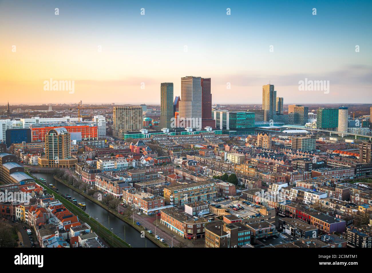 La Haye, centre-ville des Pays-Bas au crépuscule. Banque D'Images