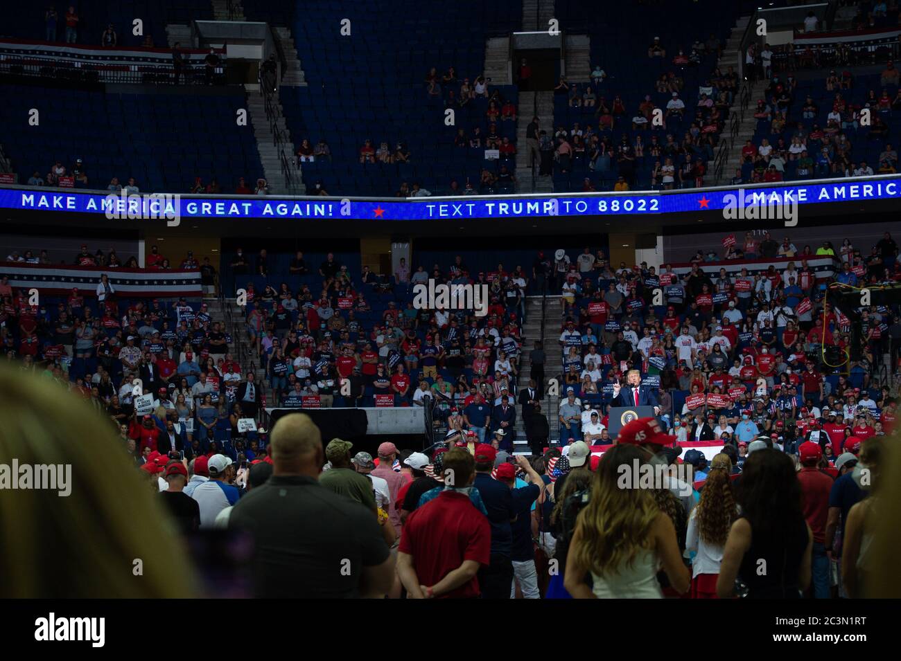 Tulsa, Oklahoma, États-Unis. 20 juin 2020. TULSA, Oklahoma, États-Unis. - 20 juin 2020 : le président AMÉRICAIN Donald J. Trump organise un rassemblement de campagne à la Bank of Oklahoma Centre. Le rallye de campagne est le premier depuis mars 2020, lorsque la plupart du pays a été enfermé en raison de Covid-19. Crédit: albert halim/Alay Live News Banque D'Images