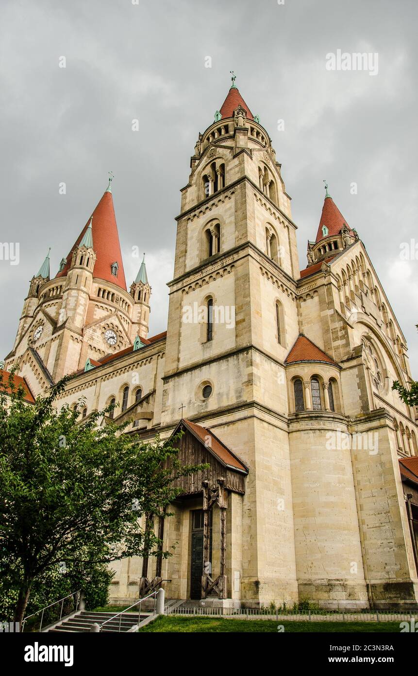 L'église Saint François d'Assise, également connue sous le nom d'église jubilée de l'empereur et l'église du Mexique, est une église catholique de style basilique à Vienne. Banque D'Images