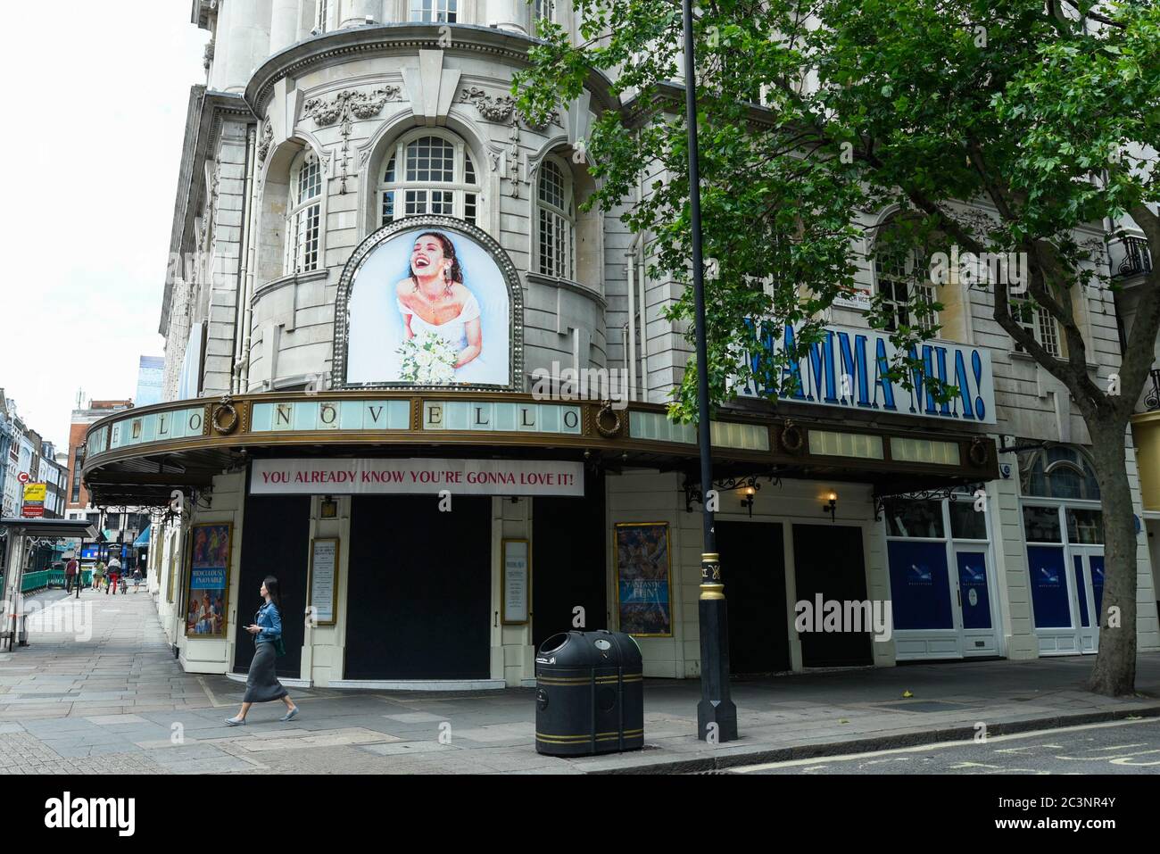 Londres, Royaume-Uni. 21 juin 2020. Mamma Mia au théâtre de Novello dans le West End est actuellement fermé pendant le confinement en cours de pandémie du coronavirus. Le gouvernement britannique n'a pas encore indiqué quand les restrictions de confinement seront assouplies pour permettre aux salles de rouvrir. Credit: Stephen Chung / Alay Live News Banque D'Images