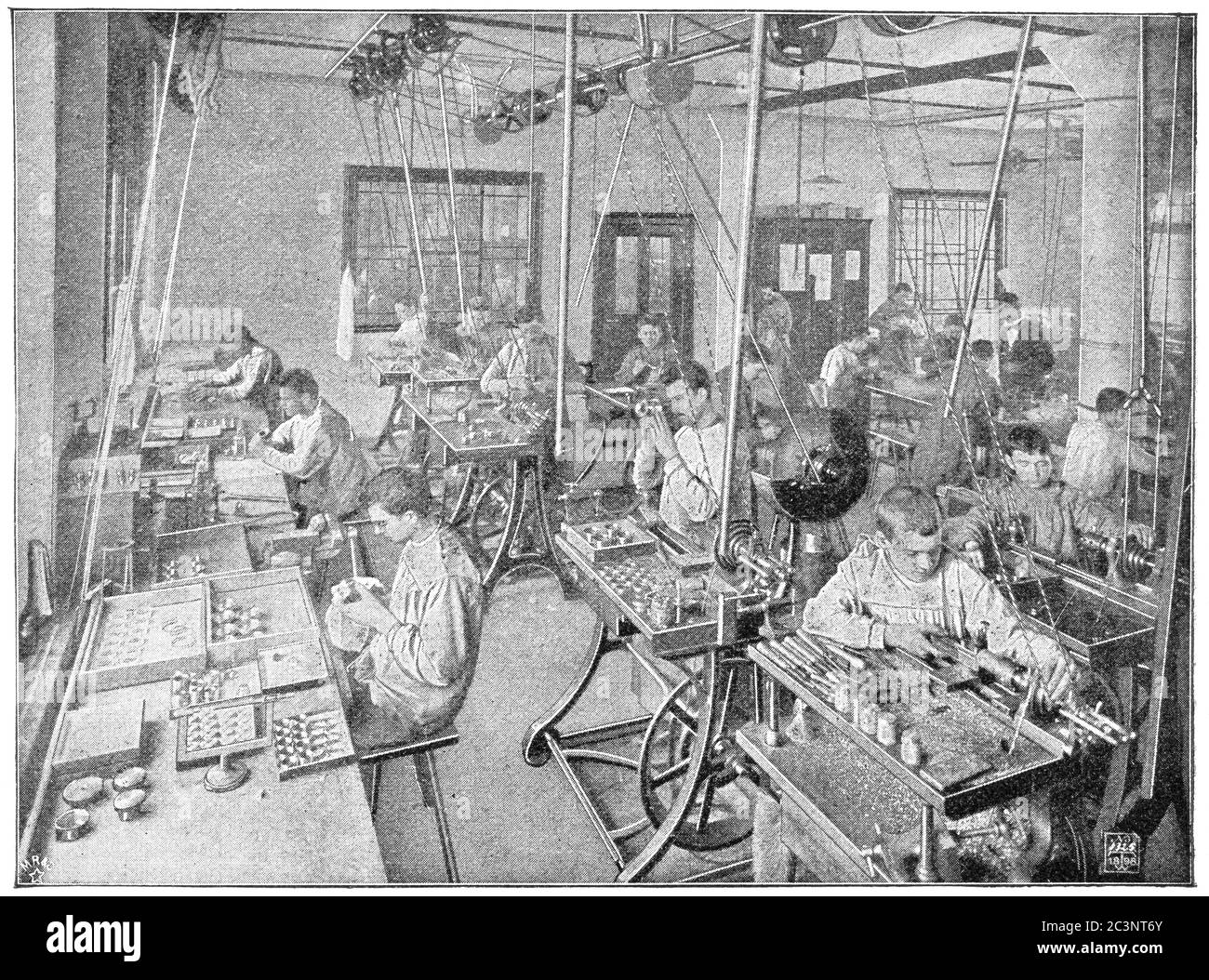 Atelier de polissage de lentilles, C. P. Goerz. Illustration du XIXe siècle. Fond blanc. Banque D'Images