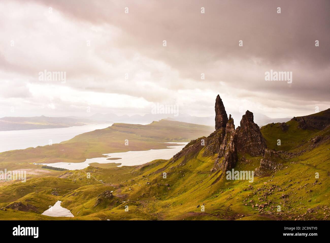 L'ancien homme de Storr dans la crête de Trotternish, île de Skye, Écosse Banque D'Images