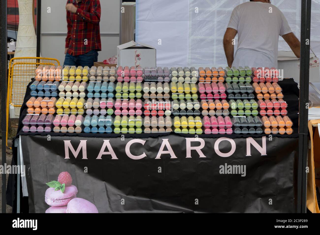 Budapest, Hongrie - 7 septembre 2019; Macarons à vendre, différentes couleurs et saveurs à Pozsonyi Piknik Banque D'Images