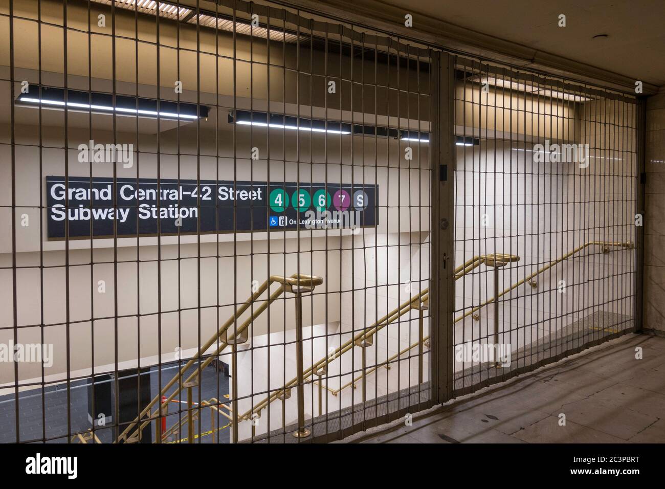 L'entrée du métro Grand Central est inaccessible en raison de la pandémie COVID-19, le 2020 juin, à New York, aux États-Unis Banque D'Images