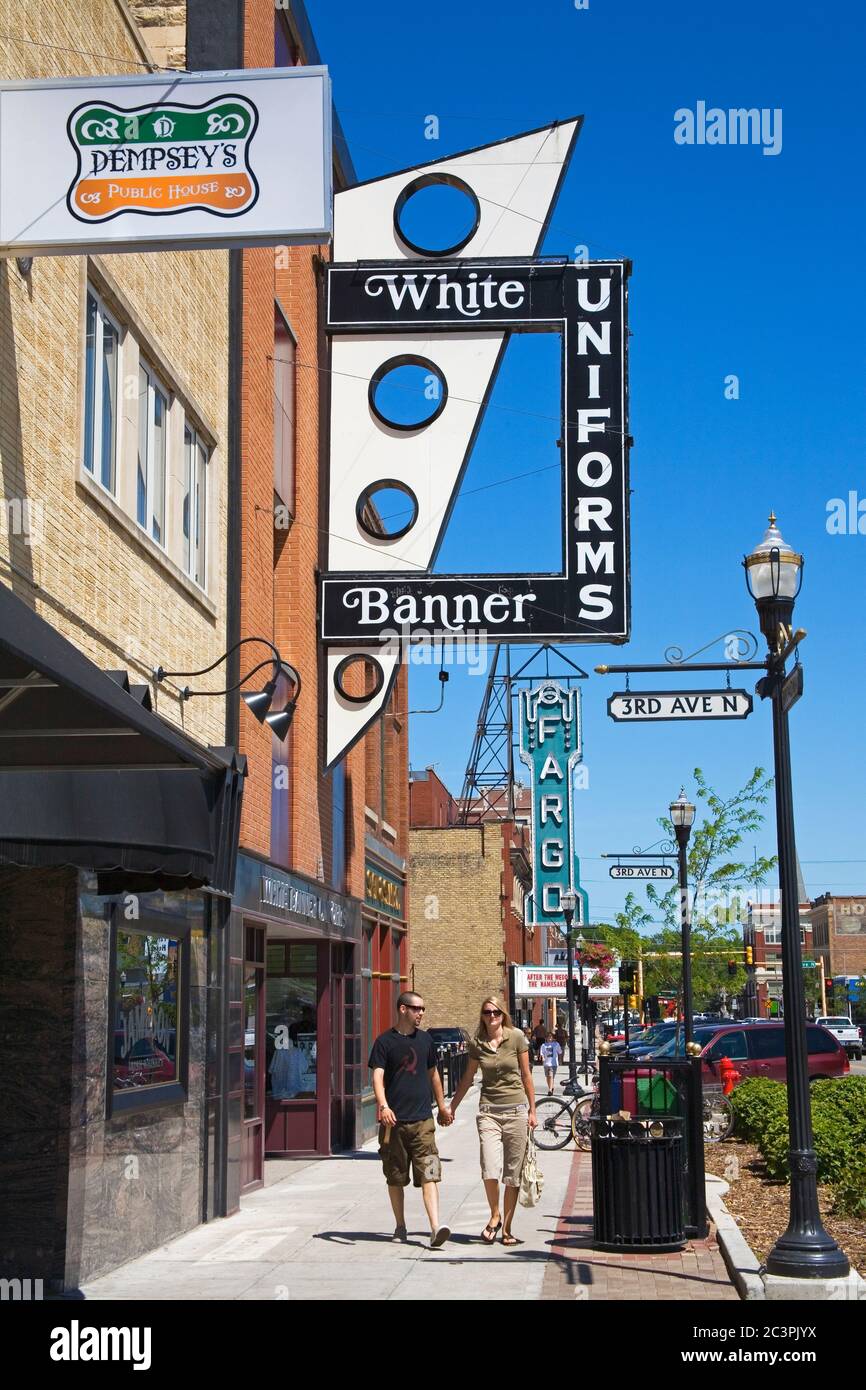 Magasins sur Broadway Street, Fargo, Dakota du Nord, États-Unis Banque D'Images