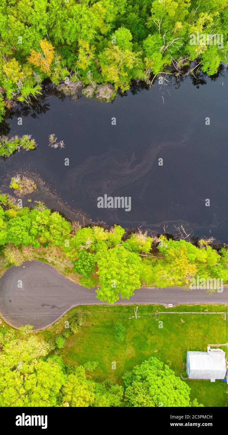 Vue aérienne d'un lac et d'un chemin près de Manchester Connecticut USA Banque D'Images