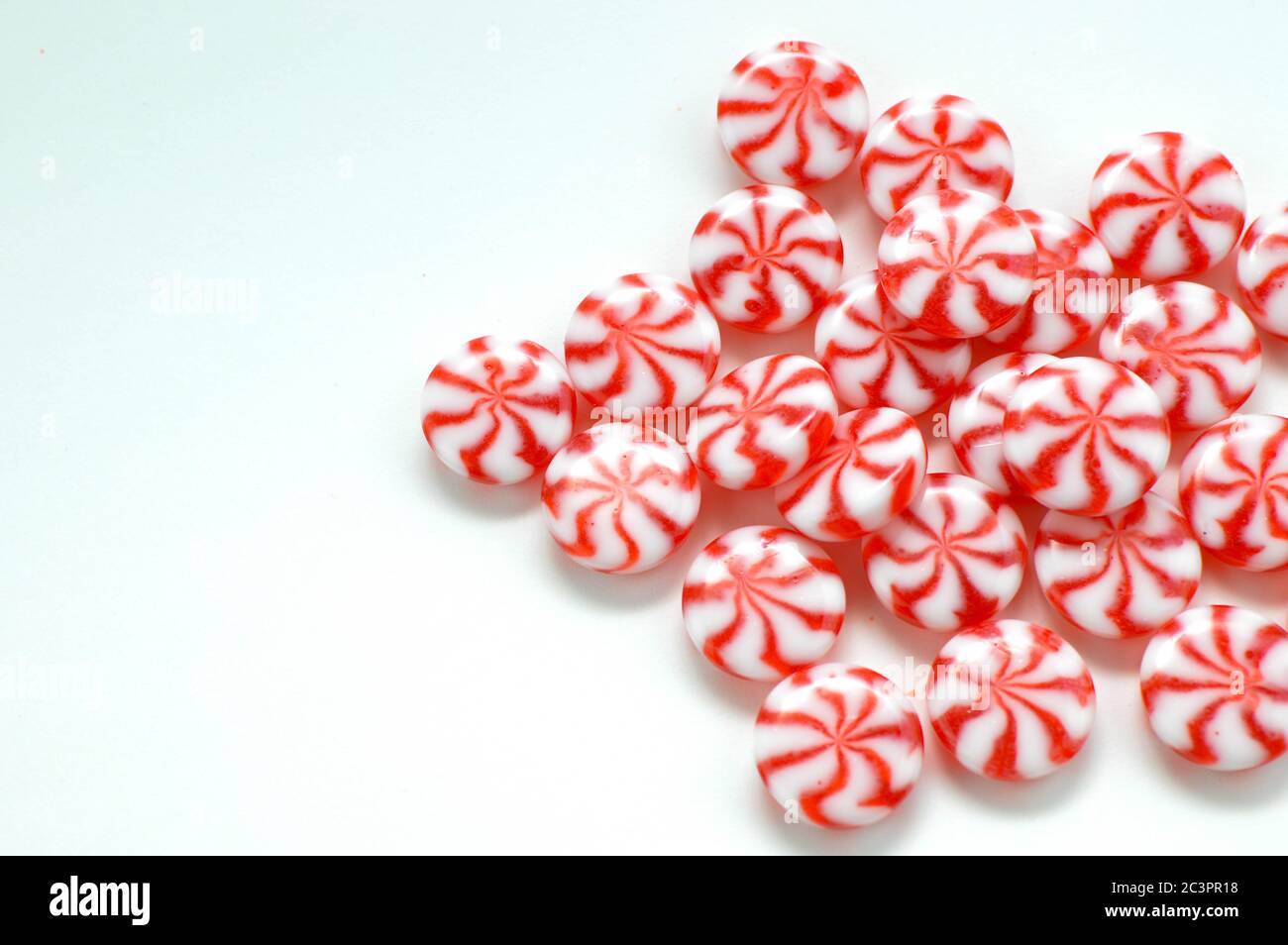 bonbons à la menthe poivrée rouge et blanche Banque D'Images