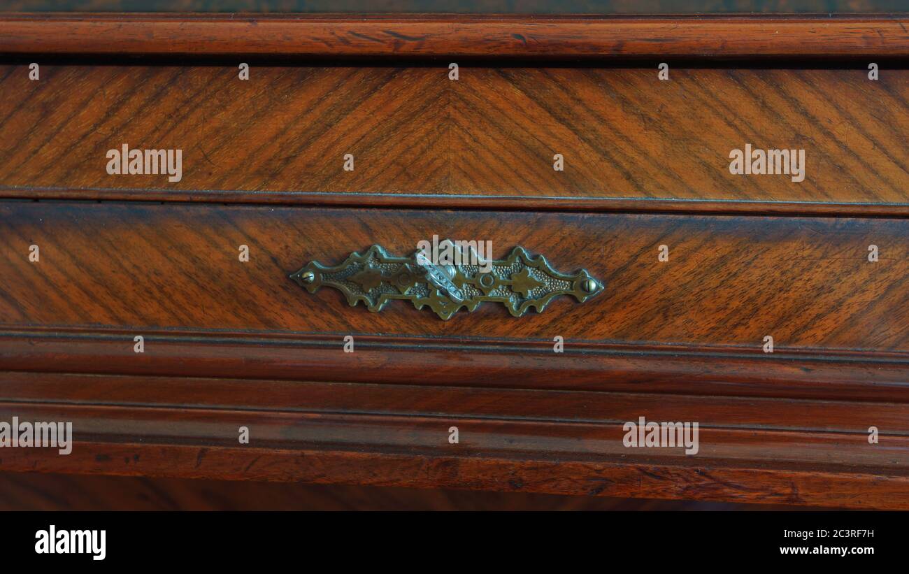Détail de piano en bois antique à serrure Banque D'Images
