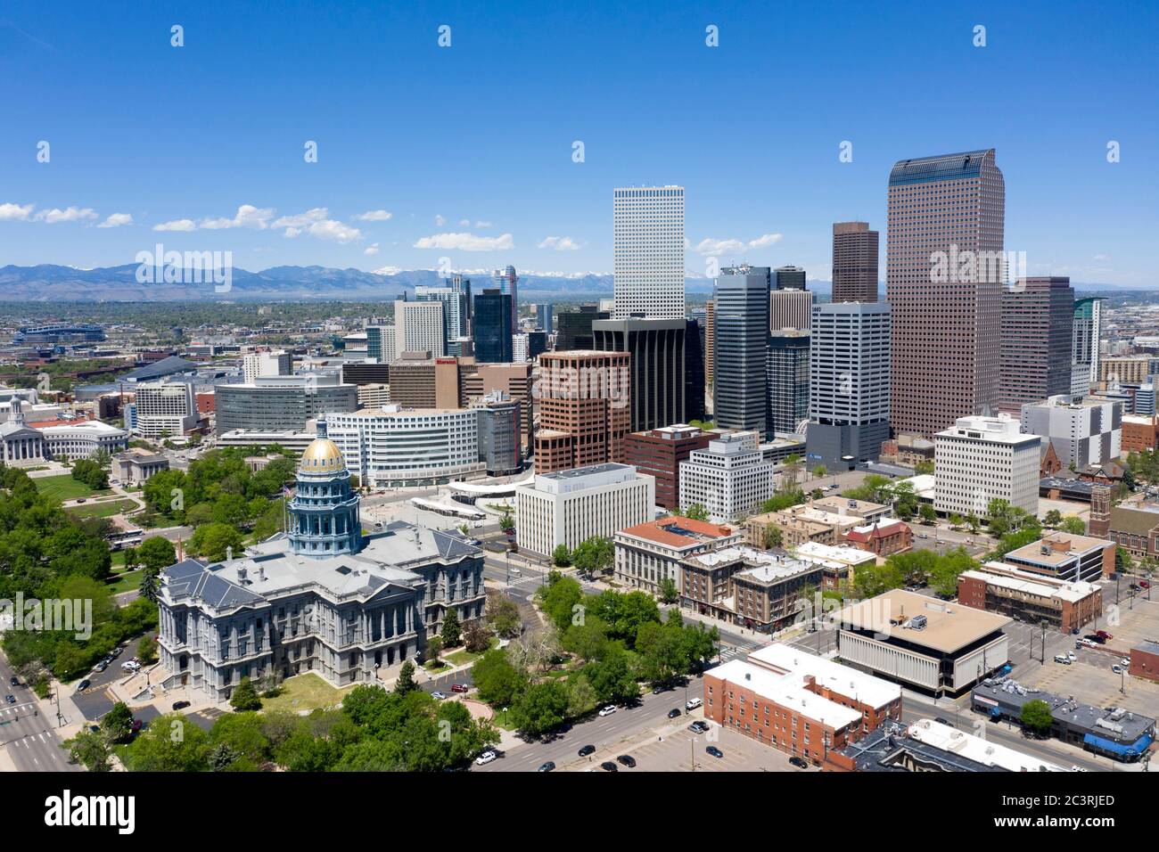 Vue aérienne sur les gratte-ciel de Denver et le Capitole de l'État du Colorado Banque D'Images