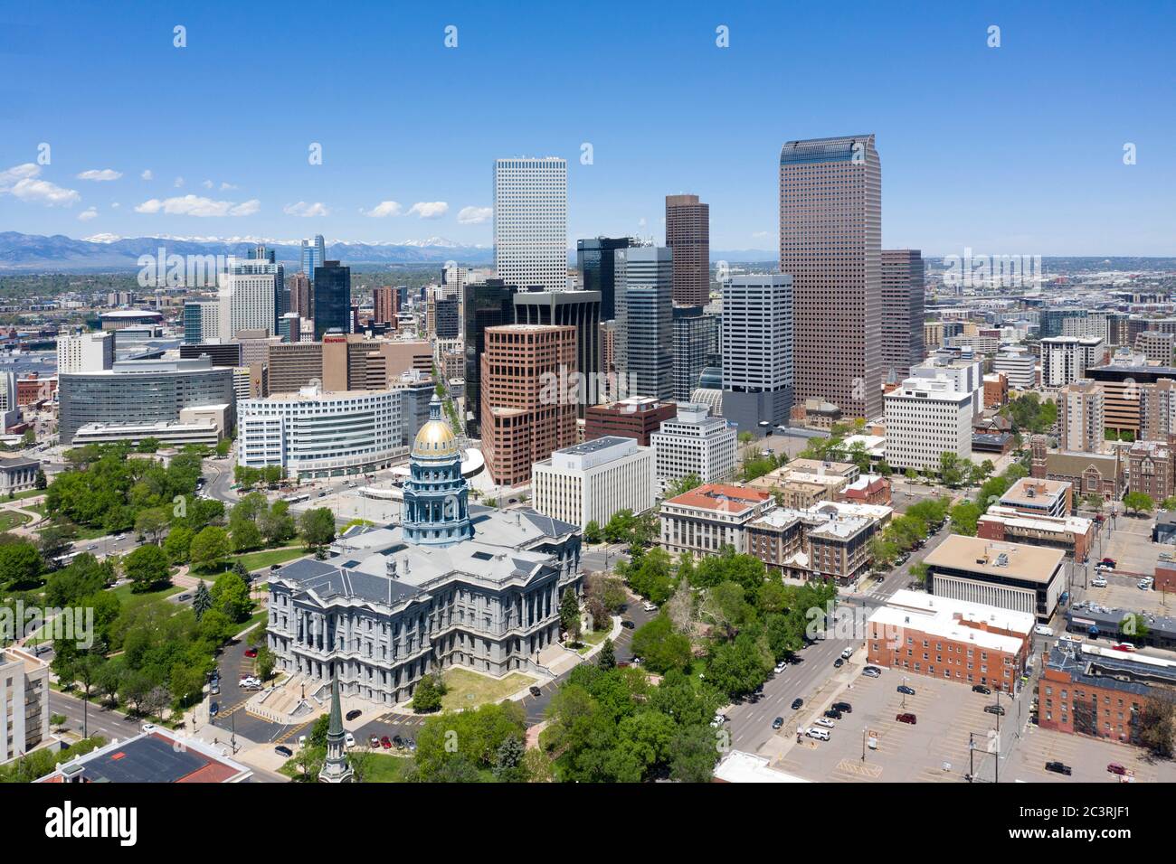 Vue aérienne sur les gratte-ciel de Denver et le Capitole de l'État du Colorado Banque D'Images