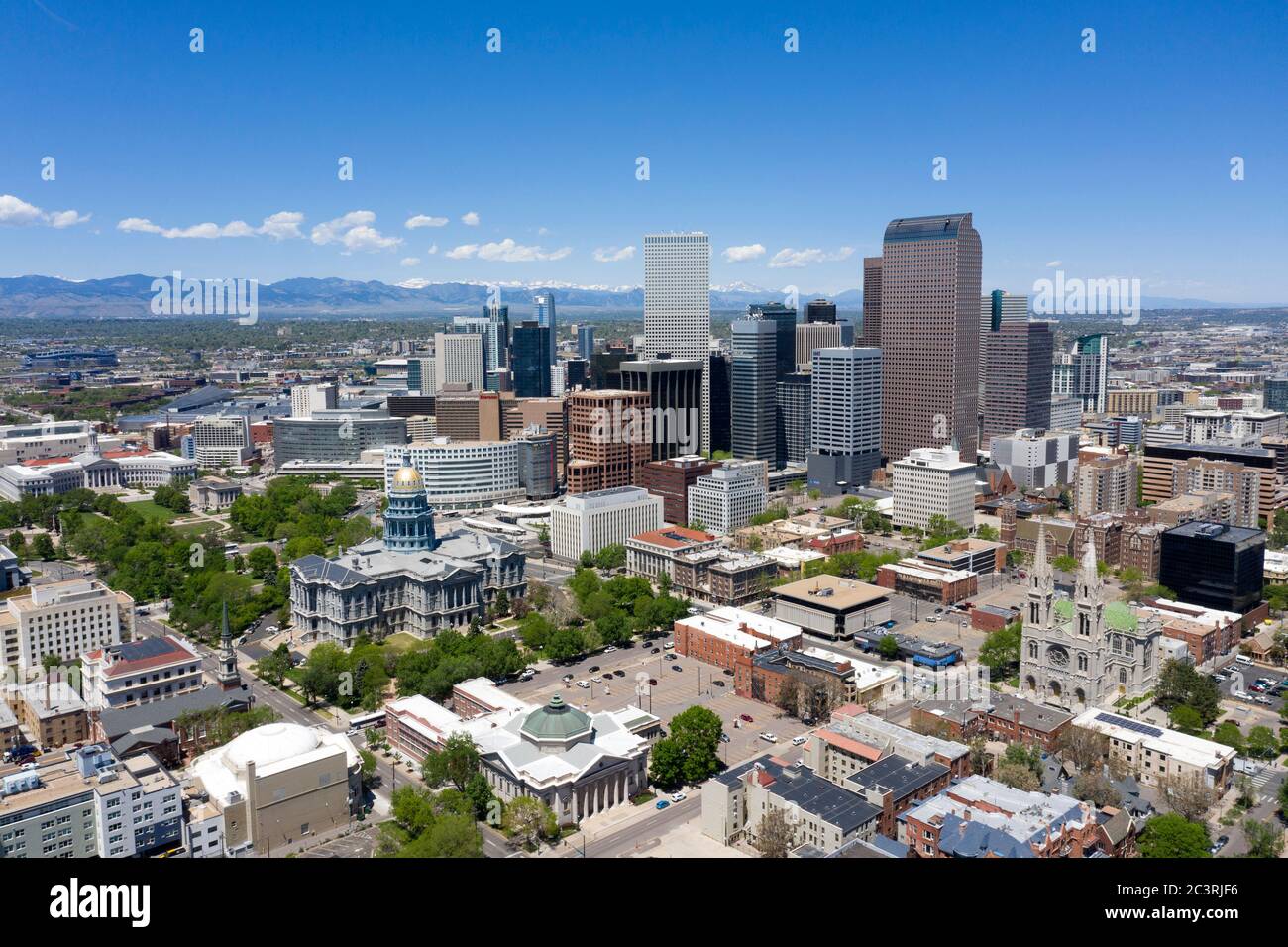 Vue aérienne sur les gratte-ciel de Denver et le Capitole de l'État du Colorado Banque D'Images