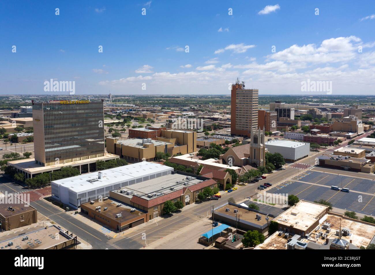 Vue aérienne de jour au-dessus de la ligne d'horizon du centre-ville de Lubbock, Texas Banque D'Images