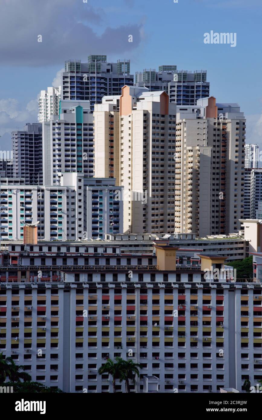 SINGAPOUR, SINGAPOUR - 04 février 2020 : vue sur les bâtiments résidentiels denses de Toa Payoh , ville de Singapour, jour ensoleillé Banque D'Images