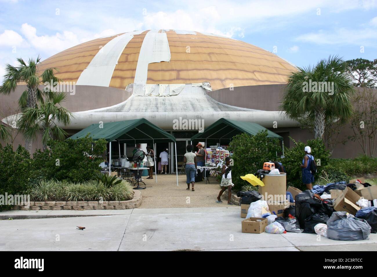 BILOXI, ÉTATS-UNIS - 06 septembre 2005 : refuge d'urgence de l'église de la famille New Life après l'ouragan Katrina. Banque D'Images