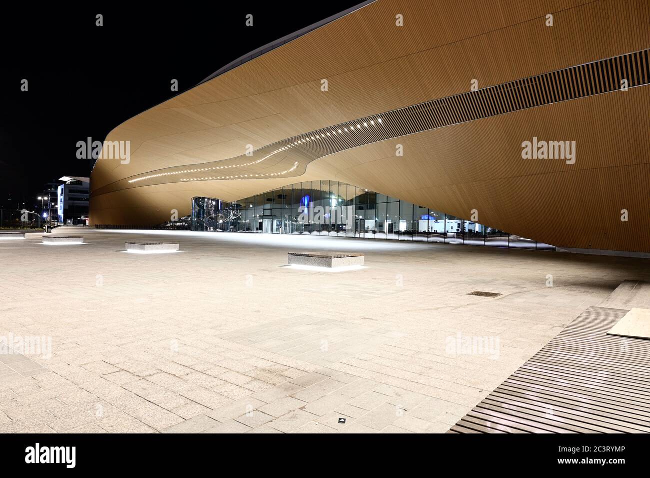 Helsinki / Finlande - 26 avril 2020 : le bâtiment central de la bibliothèque, Oodi, est fermé depuis le début de l'épidémie de coronavirus Covid-19. Banque D'Images