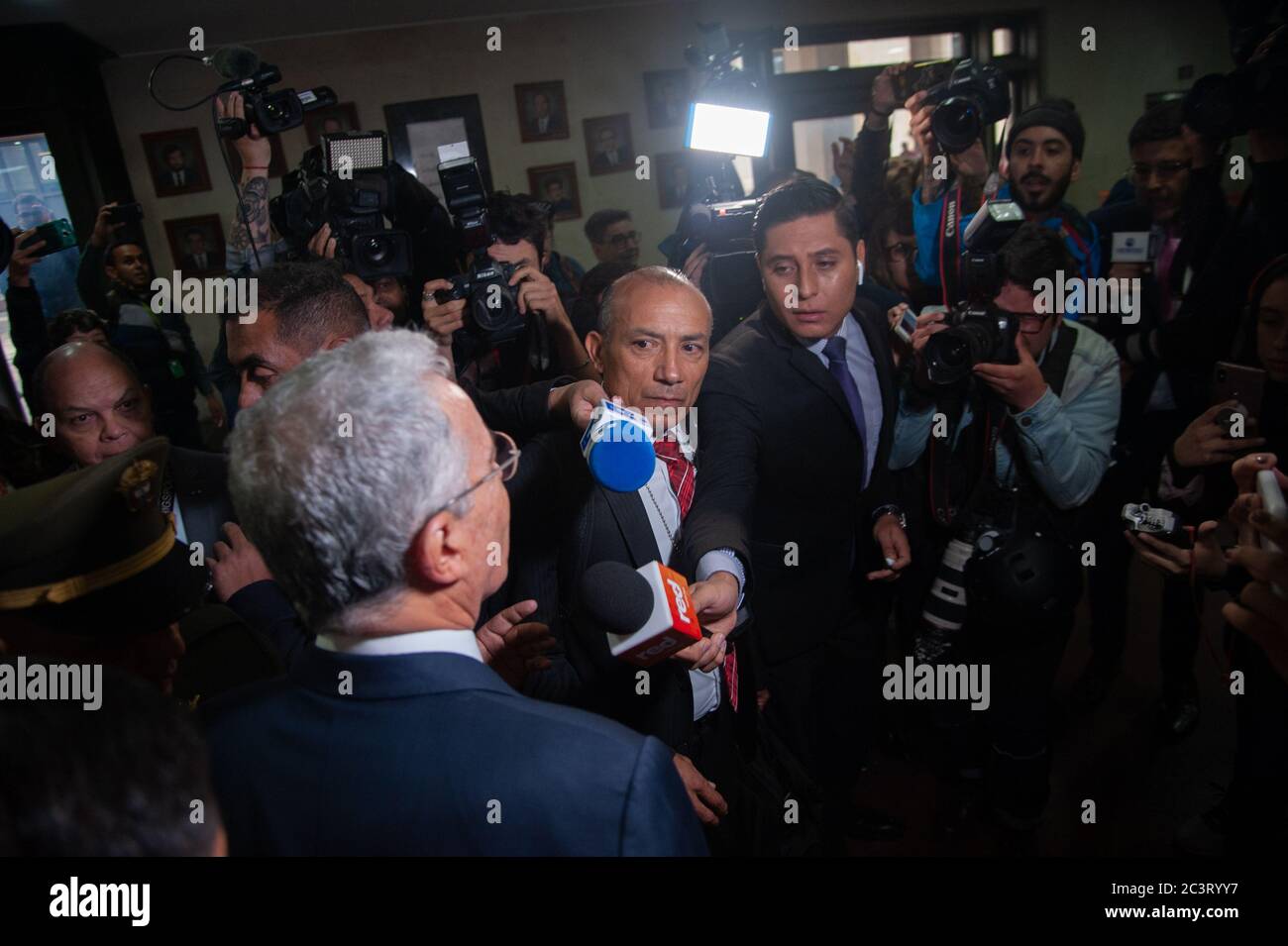 Alvaro Uribe, ancien président et sénateur, est appelé à témoigner devant la Cour suprême de Colombie pour fraude et manipulation, Alvaro Uribe Banque D'Images