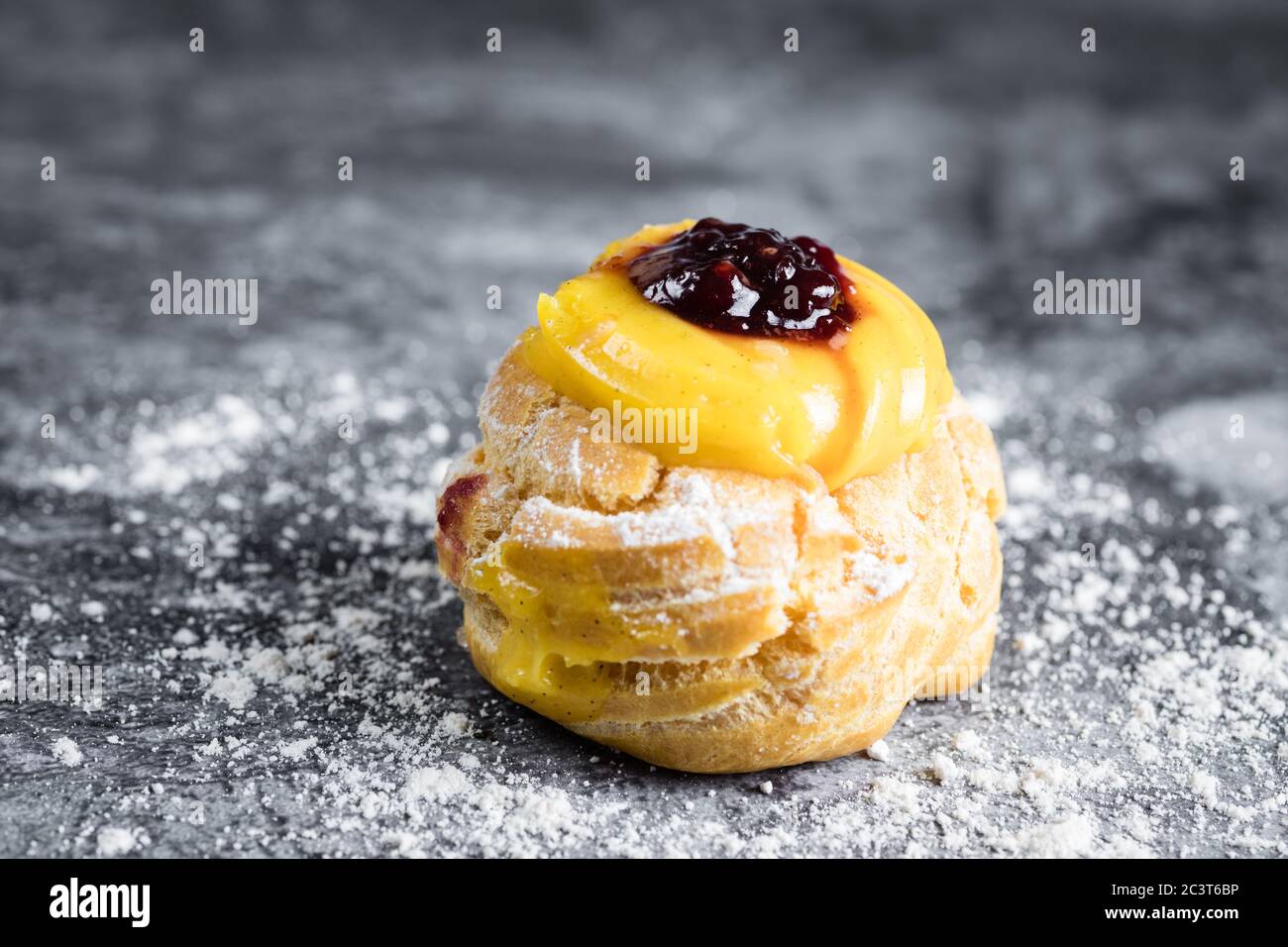 Zeppole maison de Saint Joseph sur un panneau rustique Banque D'Images