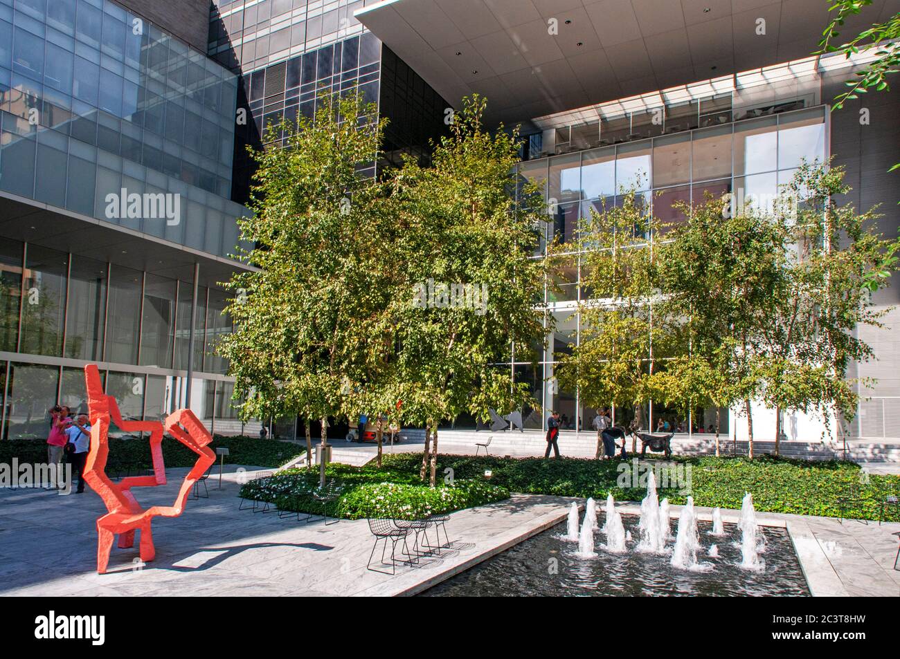 JARDIN DU MUSÉE MOMA. Manhattan. NEW YORK. Il peut être difficile de trouver la paix et le calme au milieu de Manhattan. Peut-être, si la glace fond, vous pourriez équilibrer Banque D'Images