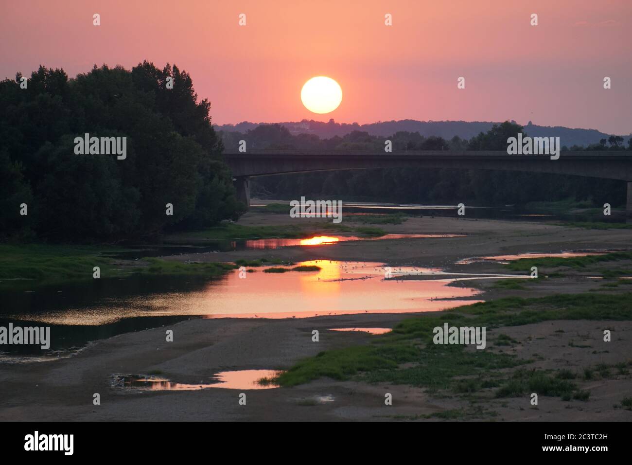 coucher de soleil sur la Loire, France et reflet dans l'eau Banque D'Images