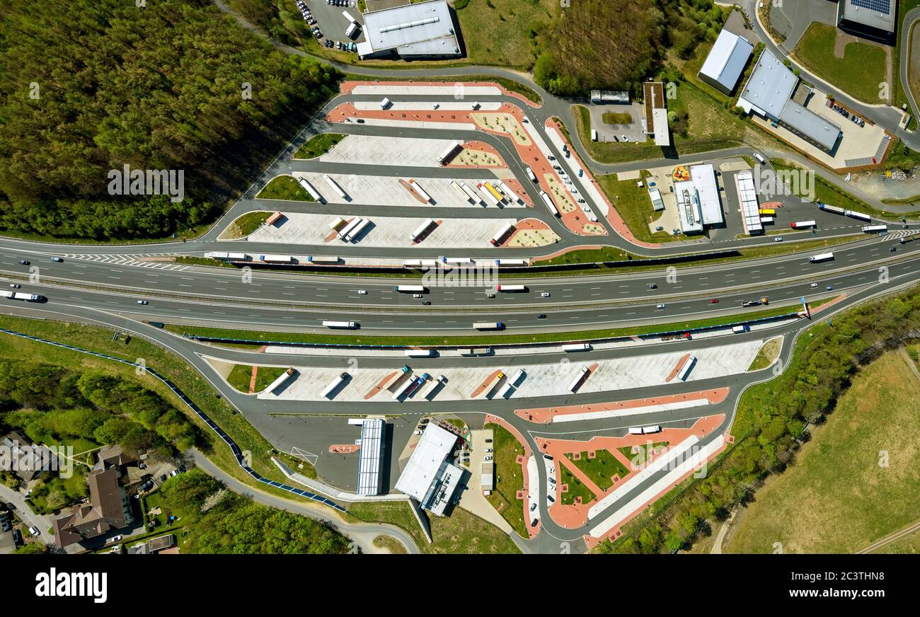 Extensions des stations d'autoroute Sauerland Ouest et Sauerland Ost sur l'autoroute A45, 24.04.2019, vue aérienne, Allemagne, Rhénanie-du-Nord-Westphalie, pays aigre, Luedenscheid Banque D'Images