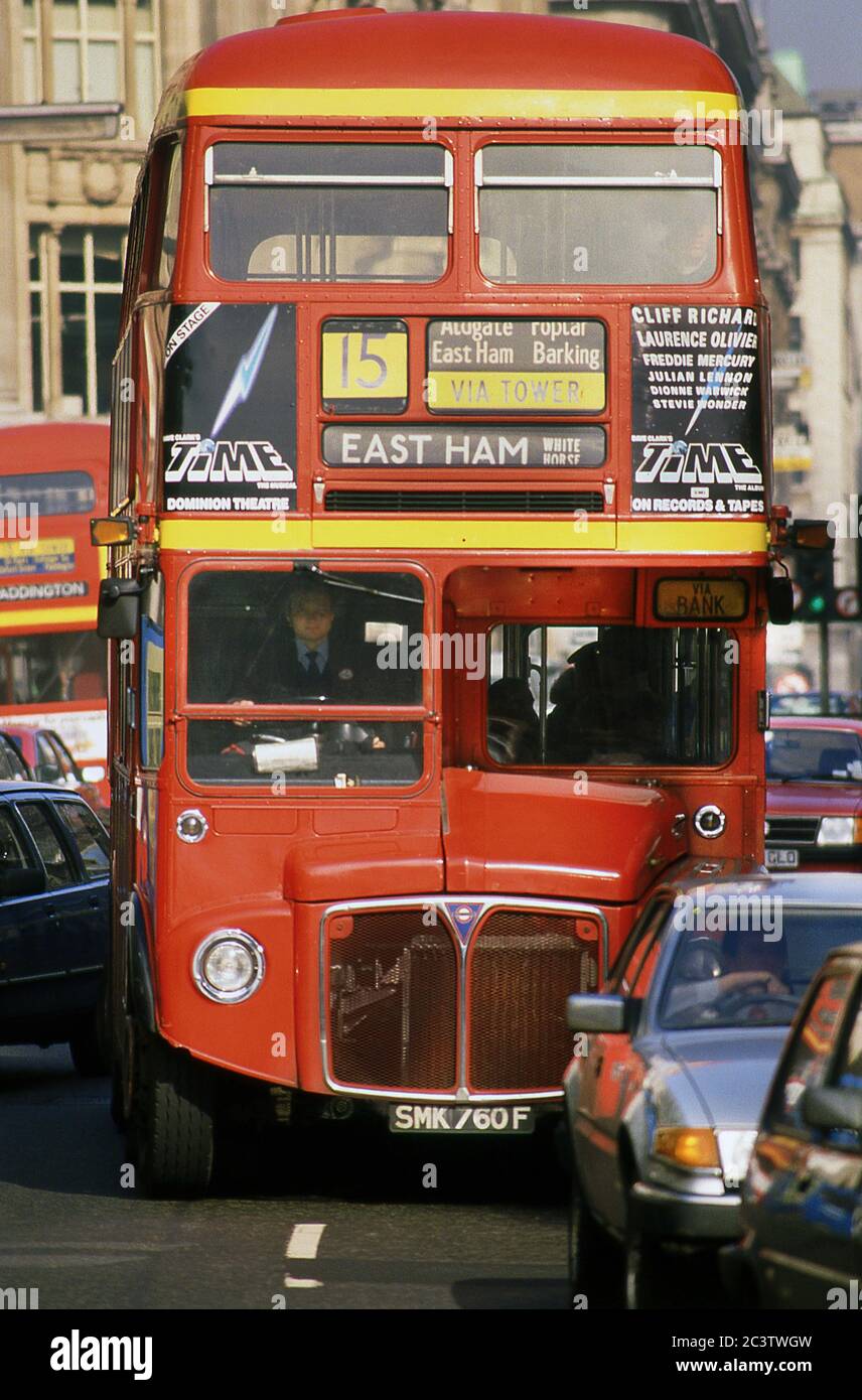 Routemaster Londres en circulation dans l'extrémité ouest de Londres 1986 Banque D'Images