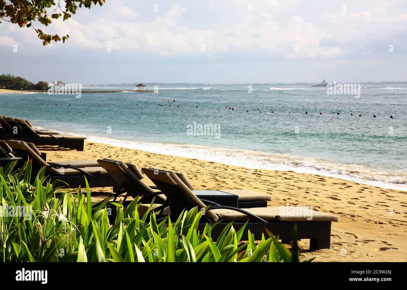 Belle plage balinaise Nusa Dua en Indonésie Banque D'Images