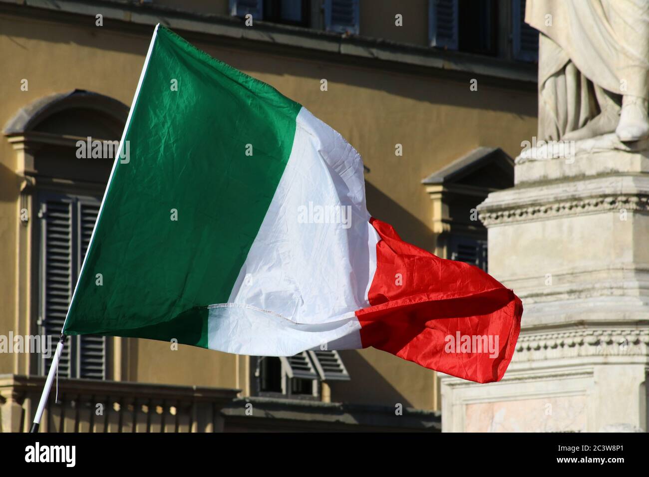 Drapeau de la République italienne dans le vent, symbole national, Italie Banque D'Images