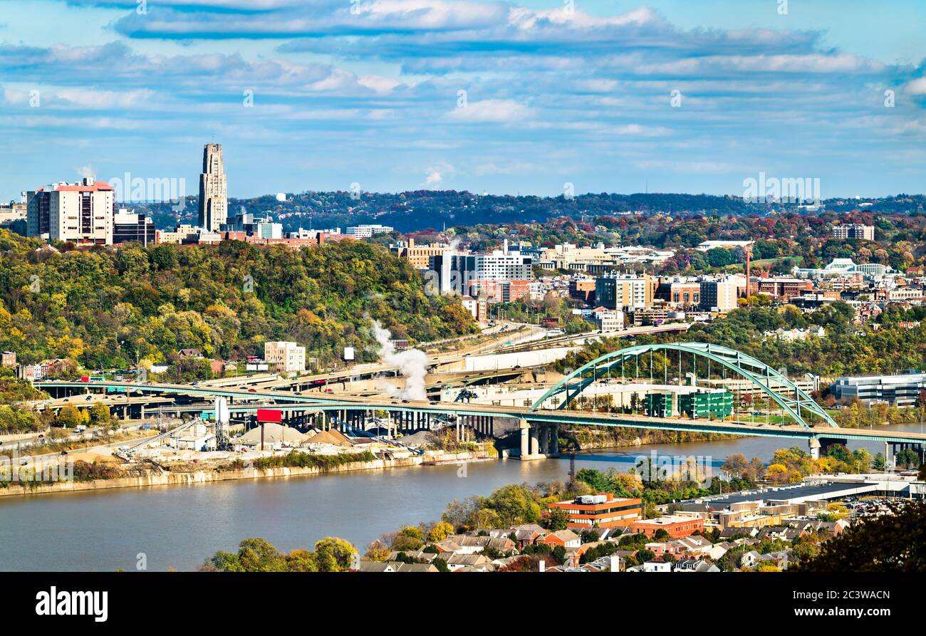 Birmingham Bridge, de l'autre côté de la rivière Monongahela, à Pittsburgh, en Pennsylvanie Banque D'Images